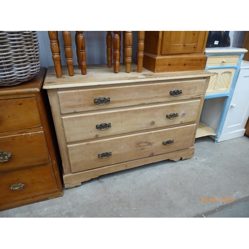 2264 - An Edwardian pine chest of three drawers