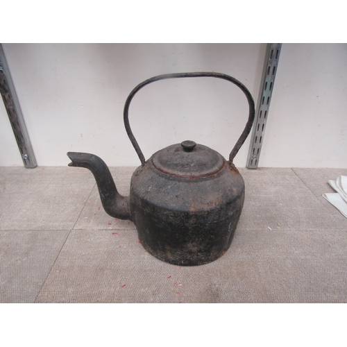 2056 - A Swain five pint cast kettle with enamel lid