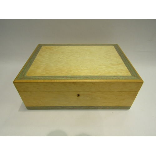 4474 - A jewellery box with bijouterie contents