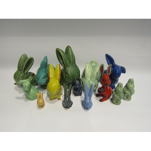 4476 - A box of rabbit figurines to include Bourne Denby, Sylvac style and pottery examples (14)