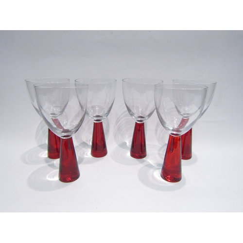 4514 - A set of six wine glasses with red glass stems