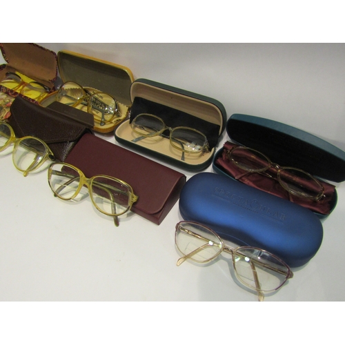 4533 - A box containing pairs of 1950's/60's spectacles (9)