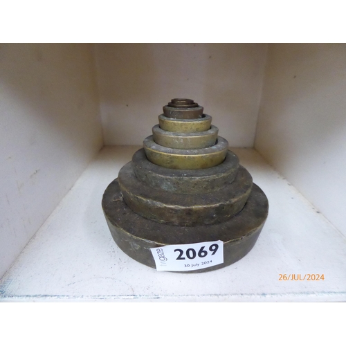 2069 - A stack of 19th Century brass weights