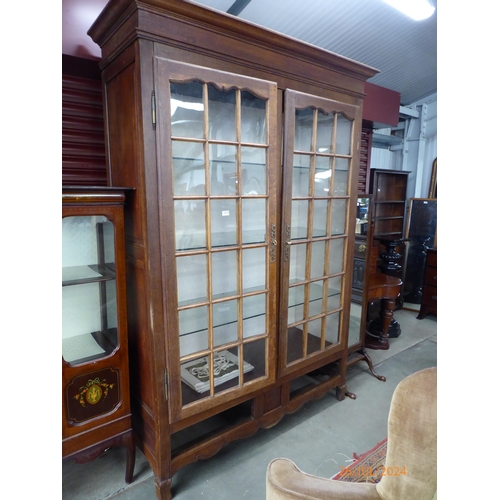 2112 - A 19th Century French oak kitchen cabinet, no drawers