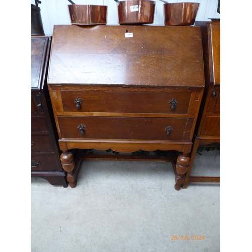 2155 - A 1940's oak bureau