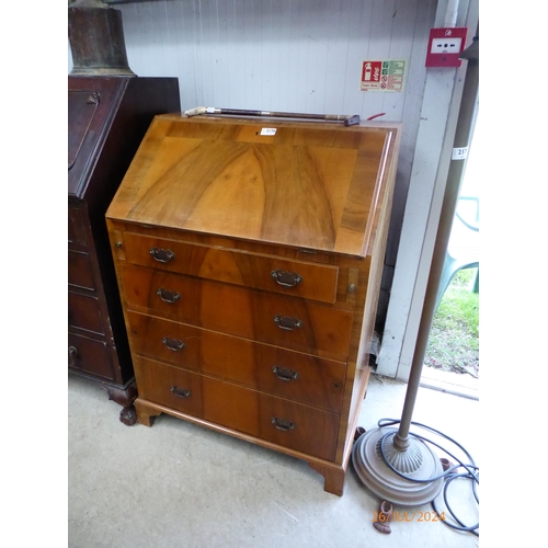 2170 - A 1950's walnut bureau