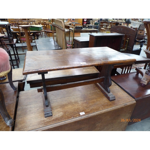 2178 - A 1930s oak coffee table