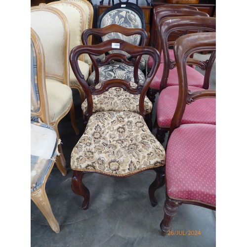 2200 - A pair of Victorian rosewood chairs