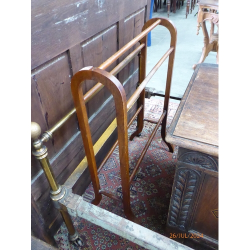 2240 - A Victorian mahogany five bar towel rail