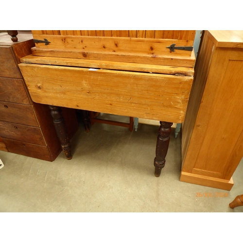 2315 - A Victorian pine scrub top, Pembroke table on turned legs (no drawer)