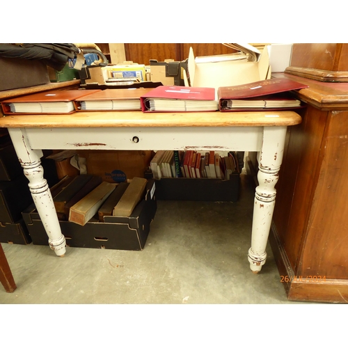 2343 - A victorian painted kitchen table 105 x 110cm