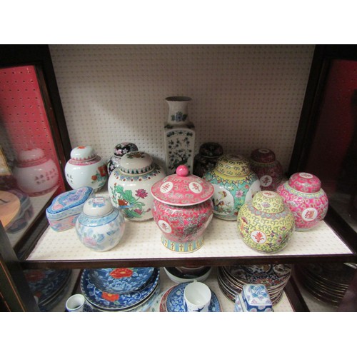 4139 - A group of Oriental ceramics including ginger jars of small proportions, vases, plates and saucers (... 