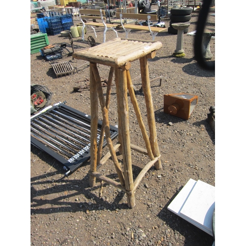 3585 - A rustic garden drinks table/pot stand