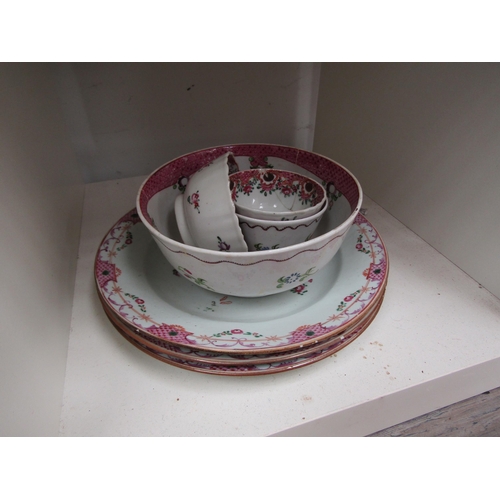 6024 - New Hall 18th Century ceramics, teabowls and a quantity of saucers, bowls and plates (46)