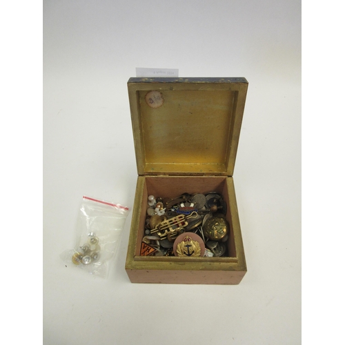 1413 - A box with top painted in Art Nouveau style containing cufflinks, shirt studs, silver 3d coins and v... 