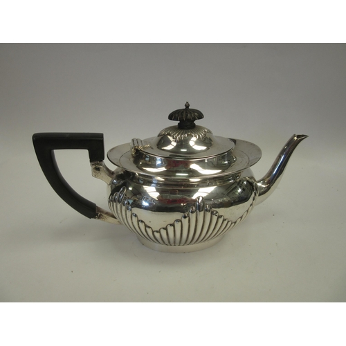 1425 - A Mappin & Webb silver teapot of Art Deco style, Sheffield 1902, 539g