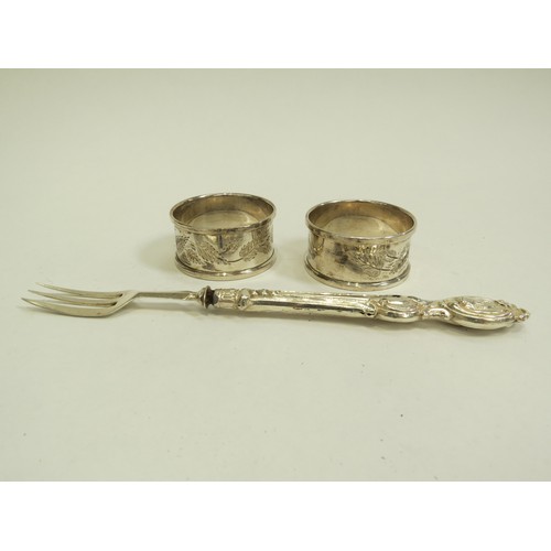 6685 - Two boxed silver napkin rings and a silver cake fork