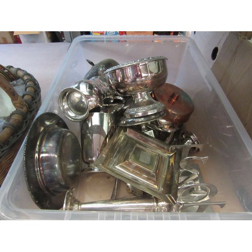 1200 - A box of miscellaneous metalware to include plated rose bowl, 'toast' rack, a pair of spill vases et... 