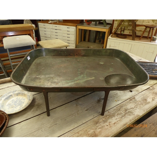 2010 - A large 18th/19th Century Country House copper spit and basting tray on four iron legs