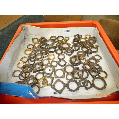 2023 - A box of 19th brass castor top rings