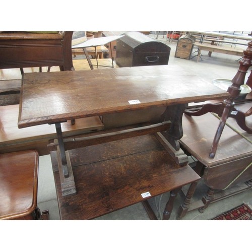 2189 - A 1930s oak coffee table