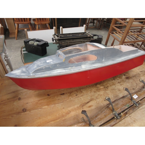 2334 - A model boat with engine