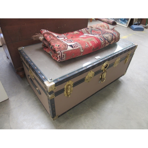 2467 - A vintage travel case coffee table with glass top