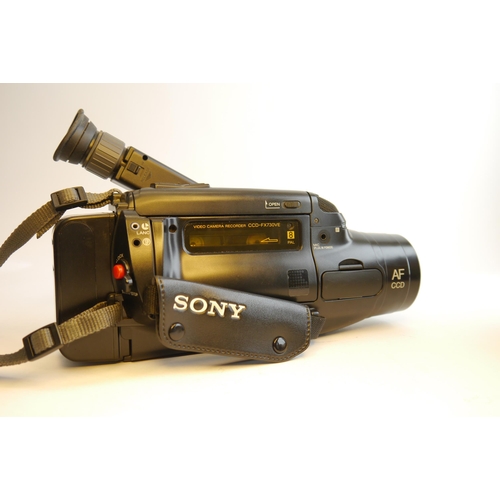 7065 - A Sony Handycam Video 8 CCD-FX730VE camcorder & A Olympus Camedia 450 Zoom 4.0MP Digital Camera (2)