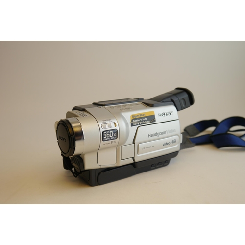 7068 - A Sony Handycam CCD-TRV218E PAL HI8 Digital Camcorder with accessories