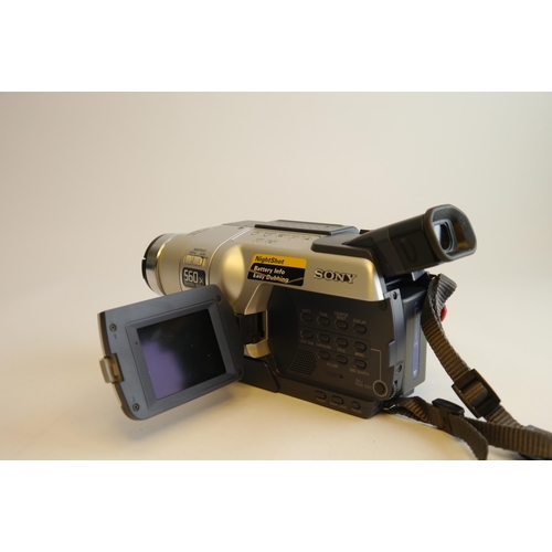 7068 - A Sony Handycam CCD-TRV218E PAL HI8 Digital Camcorder with accessories