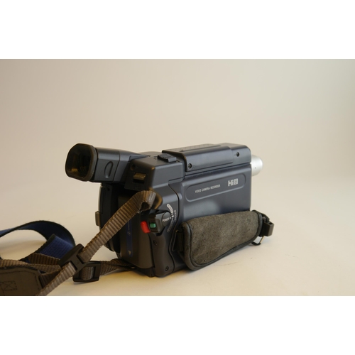 7068 - A Sony Handycam CCD-TRV218E PAL HI8 Digital Camcorder with accessories