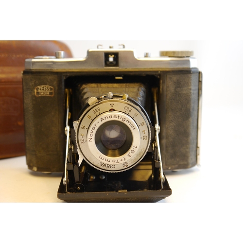 7031 - A Zeiss Ikon Netter, Nover-anastigmat Vario 1:6.3 75mm, AGFA Isolette I Folding Bellowed Camera Agne... 