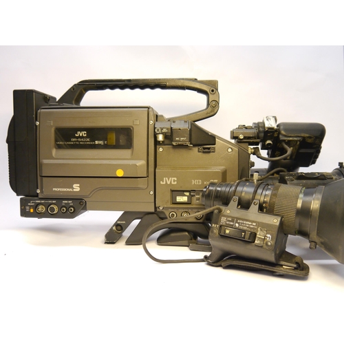 7097 - A JVC BR-S422E video cassette recorder with a Fuji VCL-1012BY Fujinon-TV Zoom Lens and accessories