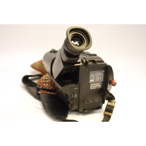 7067 - A cased Sony Handycam CCD-TR780E Camcorder HI-8, with Accessories