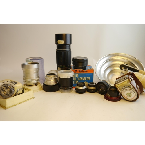 7088 - A mixed lot of lenses, enlargers and light meters (12)