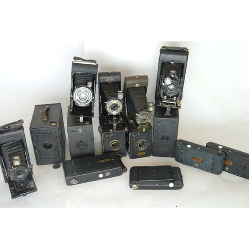 7085 - A box of Ensign folding and box cameras including a Houghton butcher Greyhound (14)