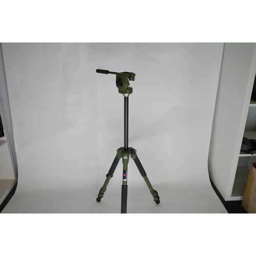 7075 - A Manfrotto Gruppo Tripod 128RCNAT complete with head Kona telescope TSN822M plus two lenses 50x & 3... 