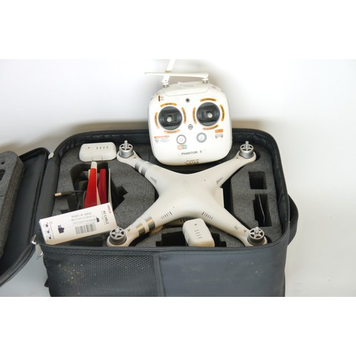 7061 - A DJI W322B Phantom 3 Advanced, comes with two batteries & spare propellers