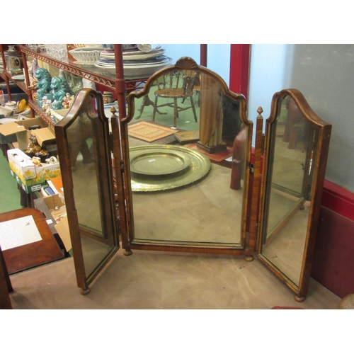 4014 - A Queen Anne style triptych dressing table mirror with gilt clam shell detail on bun feet, loss to f... 