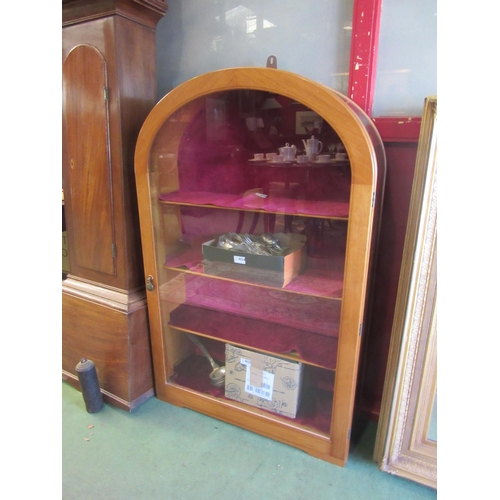 4026 - An arched top display cabinet with four velvet lined shelves and interior, 117cm tall x 74cm wide x ... 