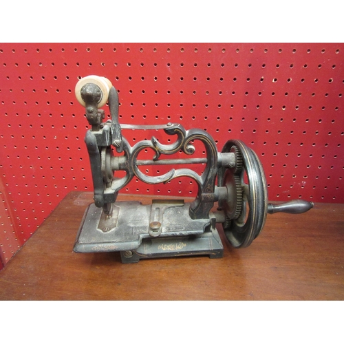 4121 - A vintage hand-operated sewing machine of small proportions, 21cm tall