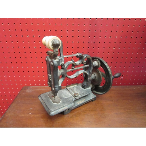 4121 - A vintage hand-operated sewing machine of small proportions, 21cm tall