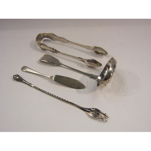 4405 - A silver strainer spoon, silver pickle fork and tongs and a silver butter knife (4)