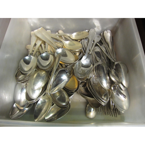 4458 - A box of miscellaneous flatware to include dessert spoons, fruit spoons, teaspoons, etc.