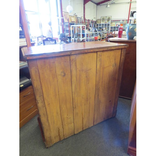 1139 - A Victorian mahogany two over three chest of drawers with key, rounded corners, 102cm tall x 102cm w... 