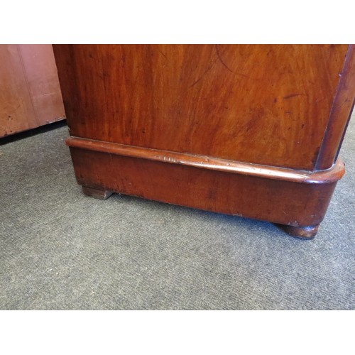 1139 - A Victorian mahogany two over three chest of drawers with key, rounded corners, 102cm tall x 102cm w... 