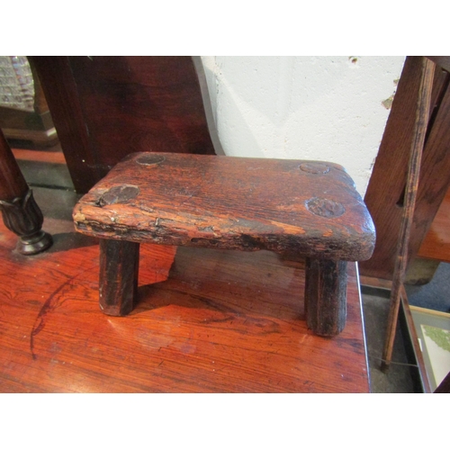 1030 - A 19th Century oak candle stool, 9cm tall x 20cm long x 12cm wide, and a miniature tripod table, a/f