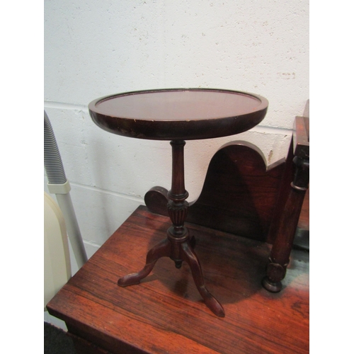 1030 - A 19th Century oak candle stool, 9cm tall x 20cm long x 12cm wide, and a miniature tripod table, a/f