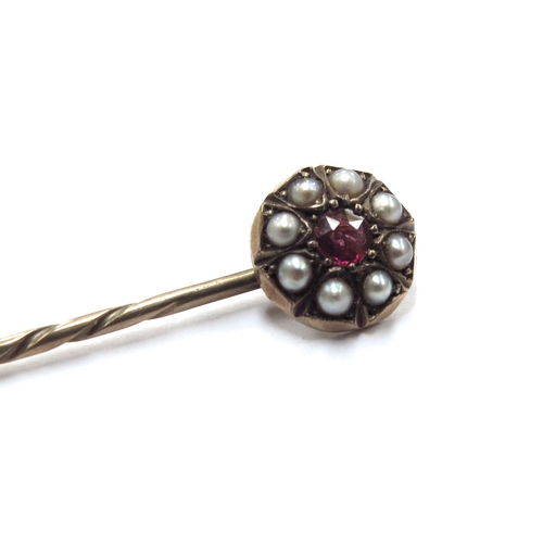 6162 - A pearl and ruby set stick pin in fitted case