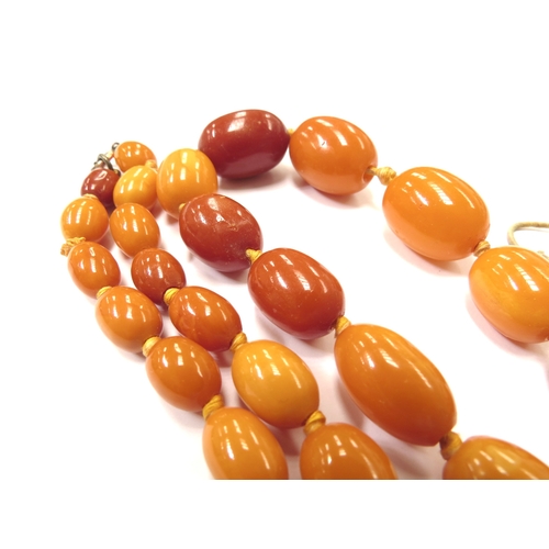 6419 - A graduated amber bead necklace, 95cm long, 57.7g